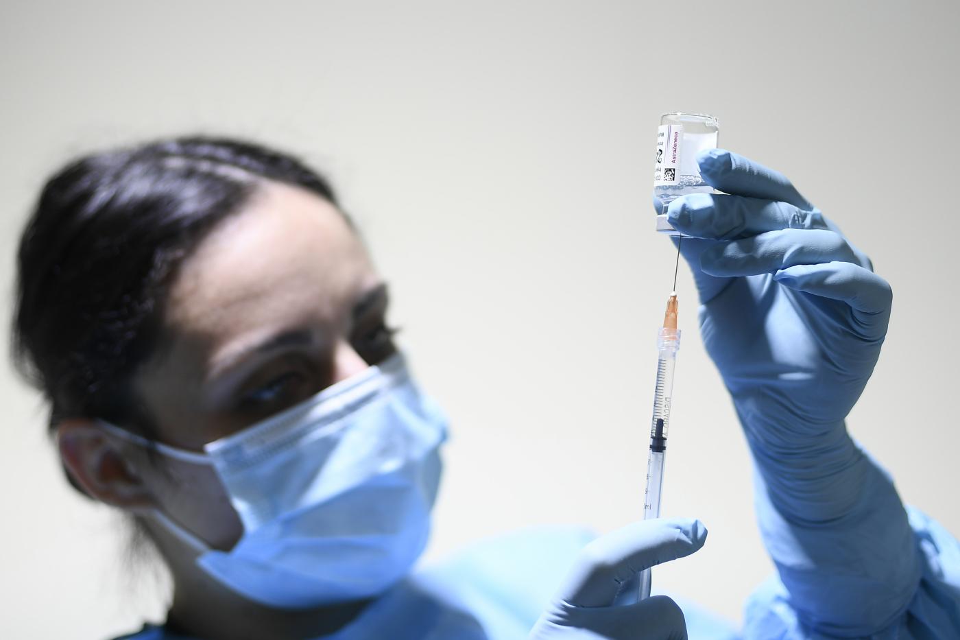 Covid, Ema: Con due dosi dei vaccini approvati siamo protetti da variante Delta Covid, Ema: Con due dosi dei vaccini approvati siamo protetti da variante Delta