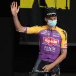 Tour, Pogacar vince crono ed è già padrone. Van der Poel resta leader