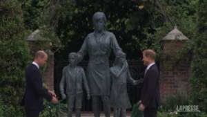 Lady D, William e Harry scoprono la statua dedicata alla madre