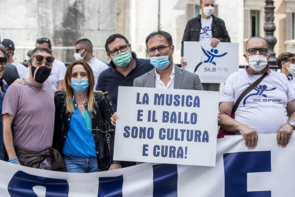 Roma, flash mob degli esercenti di discoteche e locali da ballo per chiedere la riapertura