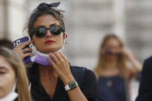 Tutta Italia in zona bianca: via le mascherine all'aperto