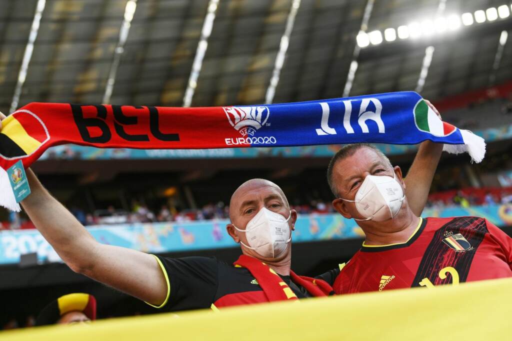 Galleria foto 'Euro 2020, Belgio-Italia: i giocatori in ginocchio contro il razzismo' - foto 3