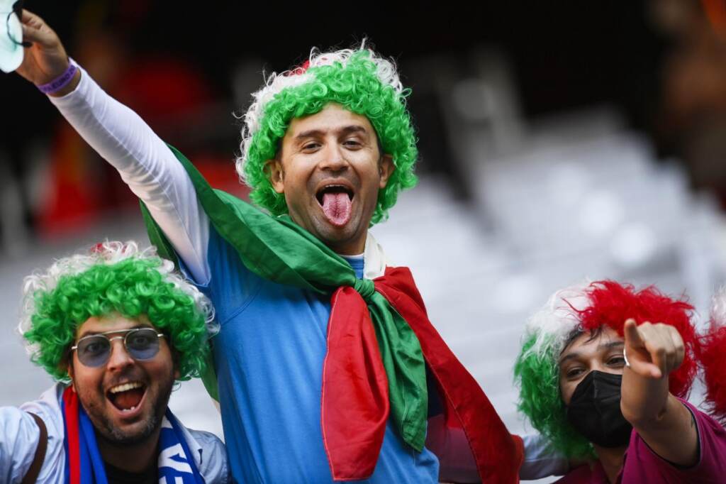Galleria foto 'Euro 2020, Belgio-Italia: i giocatori in ginocchio contro il razzismo' - foto 2