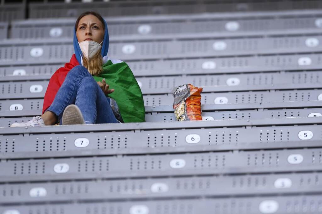 Galleria foto 'Euro 2020, Belgio-Italia: i giocatori in ginocchio contro il razzismo' - foto 11