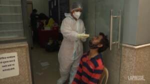 Covid: in India superati i 400mila morti, la metà negli ultimi due mesi