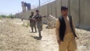 Afghanistan, i soldati Usa lasciano la base militare di Bagram