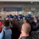 Parigi: protesta dipendenti aeroporto, scontri con la polizia