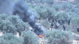Cisgiordania, palestinesi protestano contro insediamento ebraico