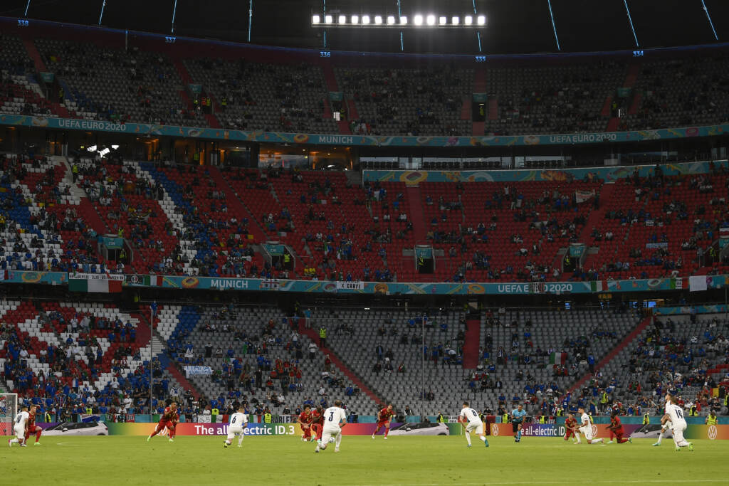 Galleria foto 'Euro 2020, Belgio-Italia: i giocatori in ginocchio contro il razzismo' - foto 16