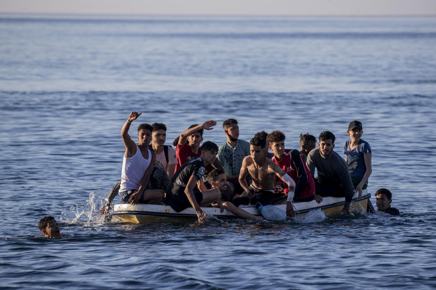 Migranti, naufragio al largo della Libia: 61 dispersi Migranti, naufragio al largo della Libia: 61 dispersi