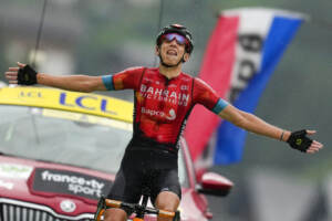 Tour de France: Teuns vince 8/a tappa, Pogacar in giallo