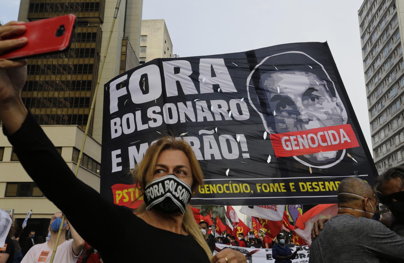 Brasile, proteste contro Bolsonaro dopo scandalo vaccini: Impeachment subito