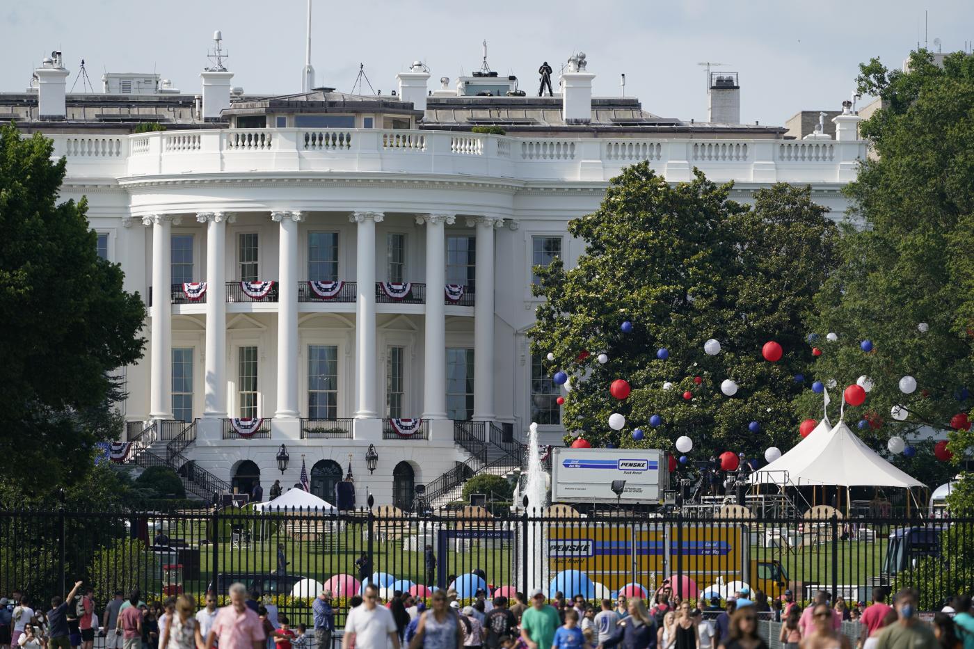 Usa, Biden celebra il 4 luglio con 1.000 ospiti. Mancato obiettivo vaccinazioni
