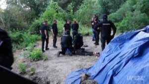 Serbia, sgomberato campo di migranti abusivo al confine con l’Ungheria