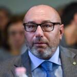 Amministrative, a Milano il centrodestra sceglie Luca Bernardo: chi è il pediatra che sfiderà Sala