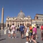 Ricovero di Papa Francesco, la preghiera da piazza San Pietro: “Ritorna presto”