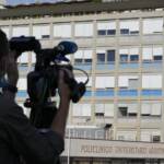 Il Papa è in buone condizioni dopo l’intervento. Degenza di 7 giorni