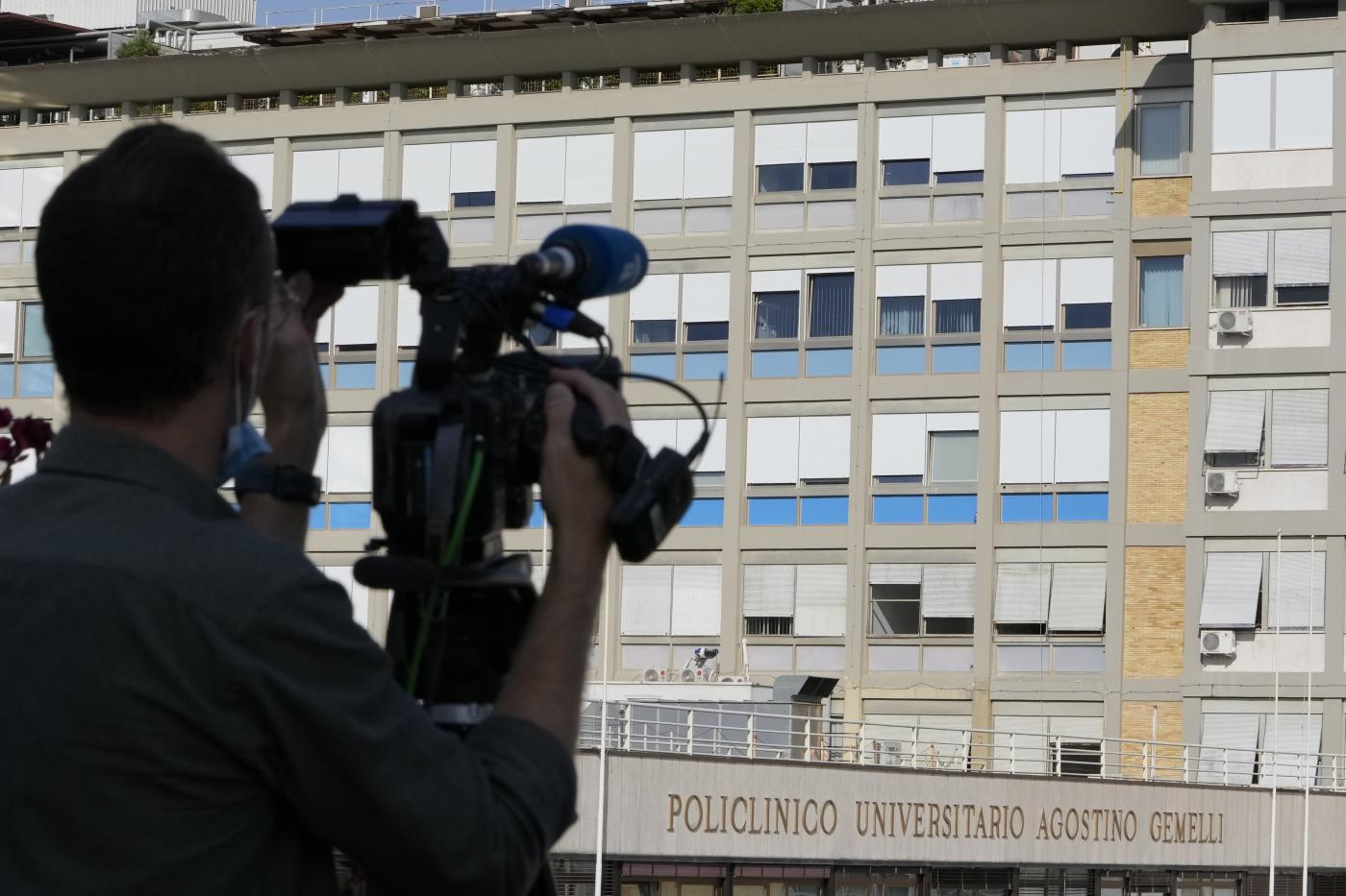 Il Papa è in buone condizioni dopo l’intervento. Degenza di 7 giorni Il Papa è in buone condizioni dopo l’intervento. Degenza di 7 giorni