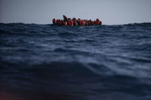 Tunisia, trovati almeno 21 corpi di migranti al largo di Sfax
