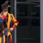 Papa Francesco sta meglio: “Continuiamo a pregare per lui”