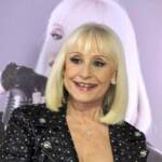 Il lungo addio a Raffaella Carrà: corteo, camera ardente e i funerali venerdì