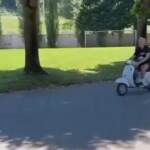 José Mourinho in vespa a Trigoria