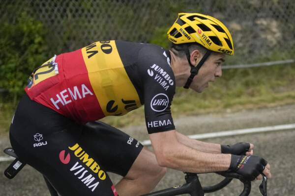 Tour de France, 11/a tappa a Van Aert. Pogacar difende maglia gialla