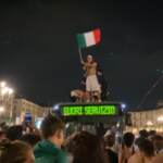 Italia in finale a Euro 2020, esplode la festa in Piazza Vittorio a Torino