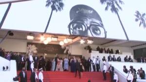 Cannes, sfilano le star sul red carpet: Spike Lee, Marion Cotillard e Carla Bruni