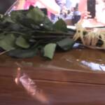 Raffaella Carrà: l’arrivo del feretro nella casa della regina della tv