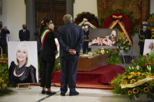 Raffaella Carrà, l’omaggio di Roma e la camera ardente – Le Immagini