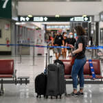 Covid, giro di vite della Francia sul turismo: evitare vacanze in Portogallo e Spagna