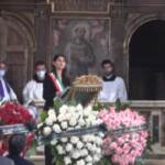 Funerali Carrà, Raggi: “Grazie Raffaella, l’Italia si ferma. Sei indimenticabile”