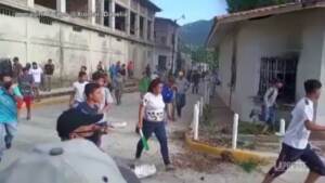 Honduras, italiano linciato dalla folla: la sua casa data alle fiamme