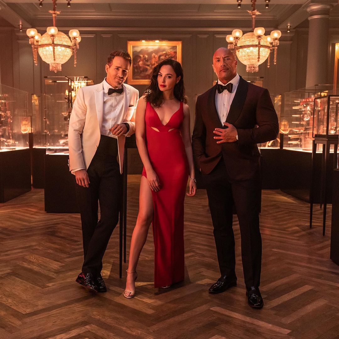 “Red Notice”, il film con Dwayne Johnson e Ryan Reynolds il 12 novembre su Netflix
