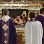 Canzoni, applausi e commozione: la ‘fiesta’ d’addio a Raffaella Carrà