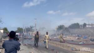 Somalia: forte esplosione a Mogadiscio, almeno 9 morti