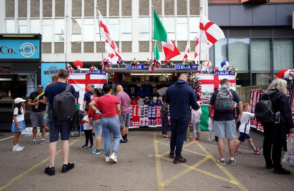 Galleria foto 'Euro 2020, Inghilterra-Italia: tifosi pronti per finalissima' - foto 2