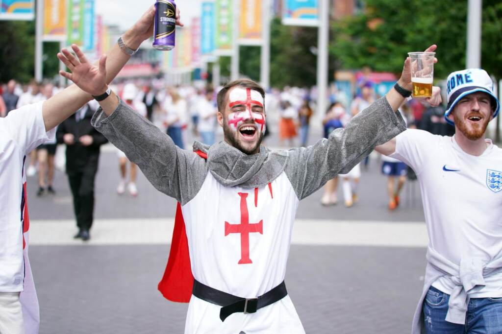 Galleria foto 'Euro 2020, Inghilterra-Italia: tifosi pronti per finalissima' - foto 11