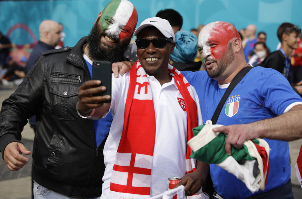 Galleria foto 'Euro 2020, Inghilterra-Italia: tifosi pronti per finalissima' - foto 10