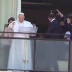Angelus del Papa dal Gemelli, la gioia del fedeli: “Un’emozione”