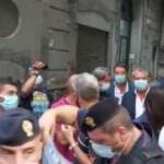 Napoli, disoccupati contestano Matteo Renzi: “La rovina dell’Italia siete voi”