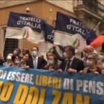 Ddl Zan, flash mob di Fratelli d’Italia davanti al Senato