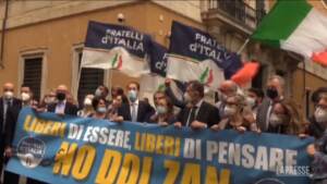 Ddl Zan, flash mob di Fratelli d’Italia davanti al Senato