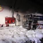 Lecco, a fuoco autobus con 25 bambini: li salva l’autista