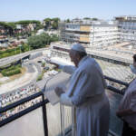 Papa Francesco è stato dimesso: ha lasciato il Policlinico Gemelli