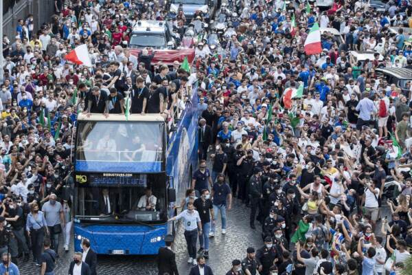 La nazionale Campione d'Europa saluta i tifosi in città