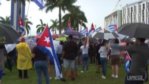 Miami, gli esiliati cubani manifestano a sostegno delle proteste in patria