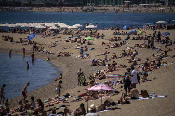 Inizia la stagione estiva in Spagna le spiagge a Barcellona