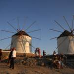 A Mykonos restrizioni in piena stagione estiva: coprifuoco notturno e stop alla musica